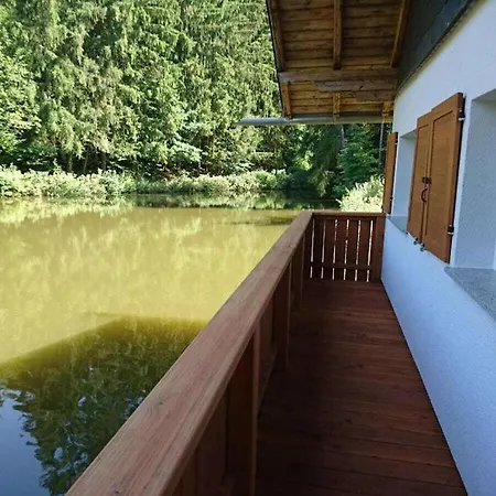 With 3 Bedrooms 度假居 Schleusingen